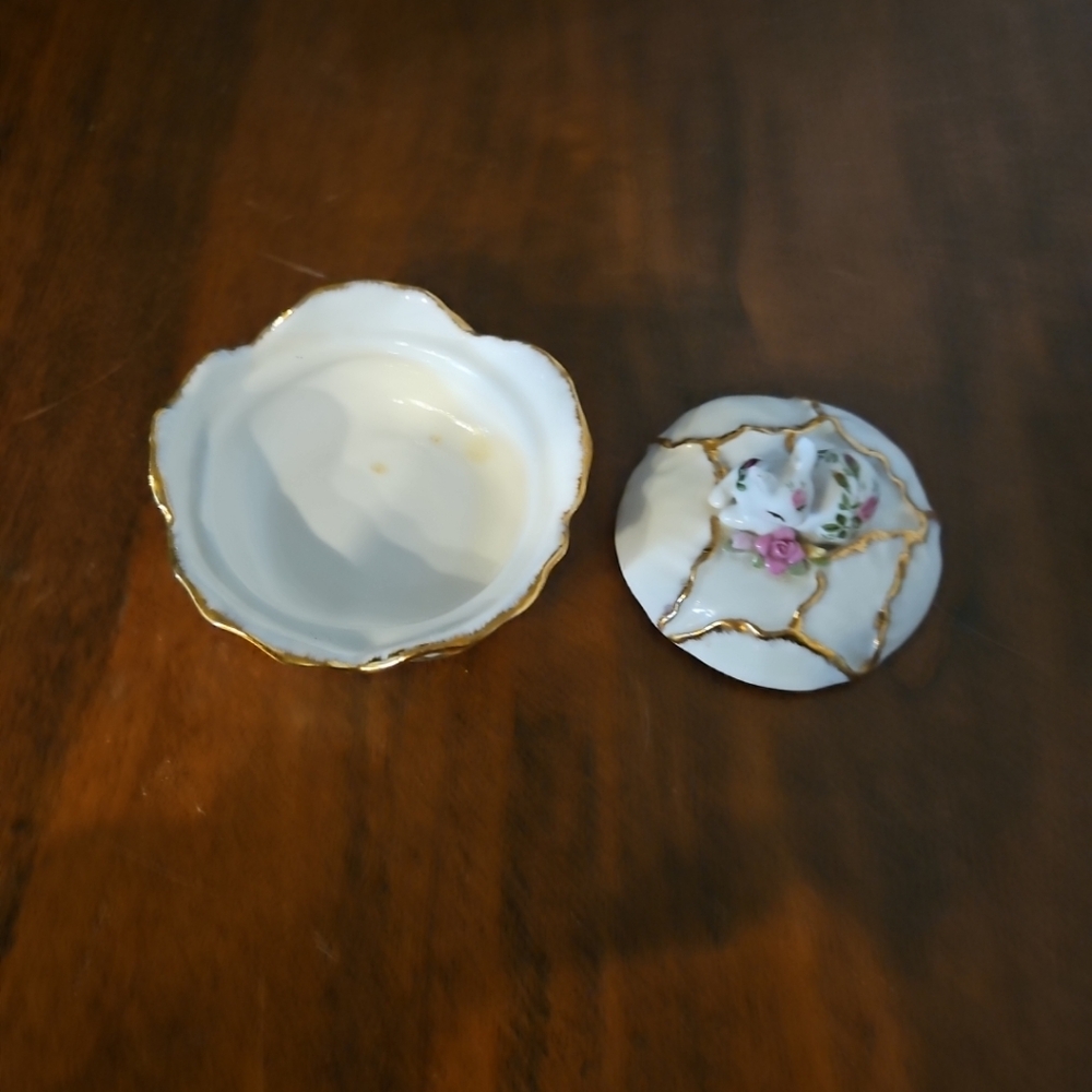 RARE ROYAL ALBERT OLD COUNTRY ROSES BUNNY RABBIT Trinkett Jewelry Box Figurine - Picture 2 of 8